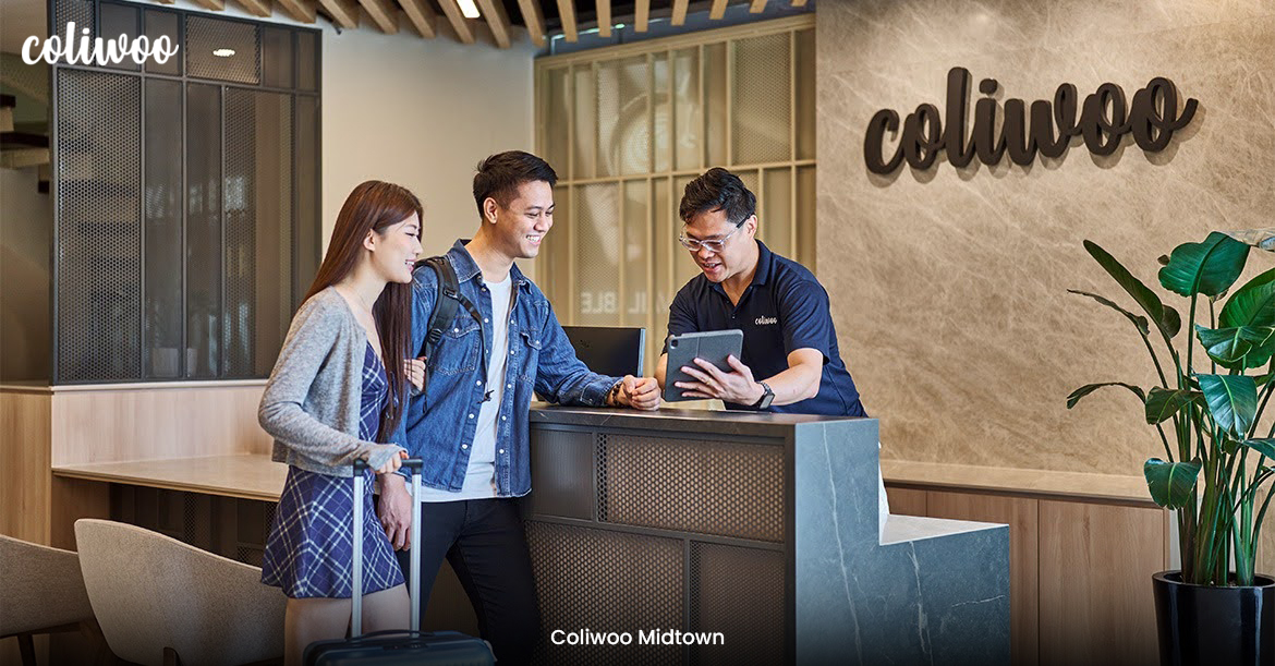 Coliwoo staff assisting tenants checking in during HIP renovations.